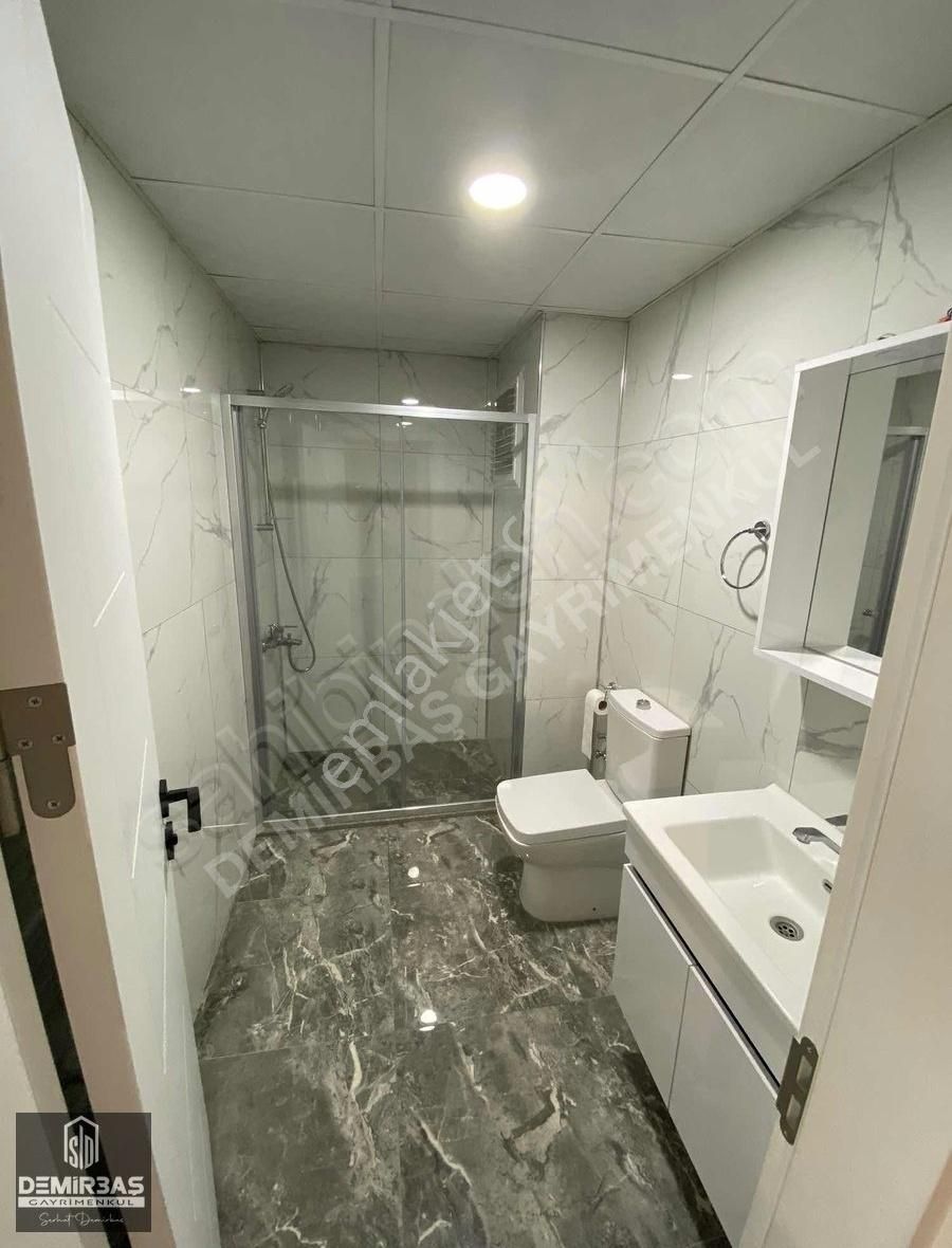 Demirbaş Gayrimenkulden Konuralp Bölgesinde 1+1 Eşyalı Daire