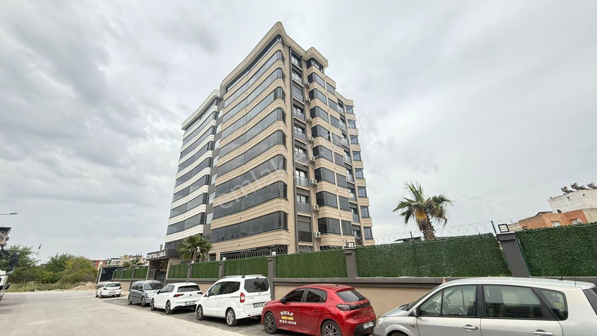 Karabağlar Site İçerisinde Havuzlu Sıfır 3+1 Lüks Daire