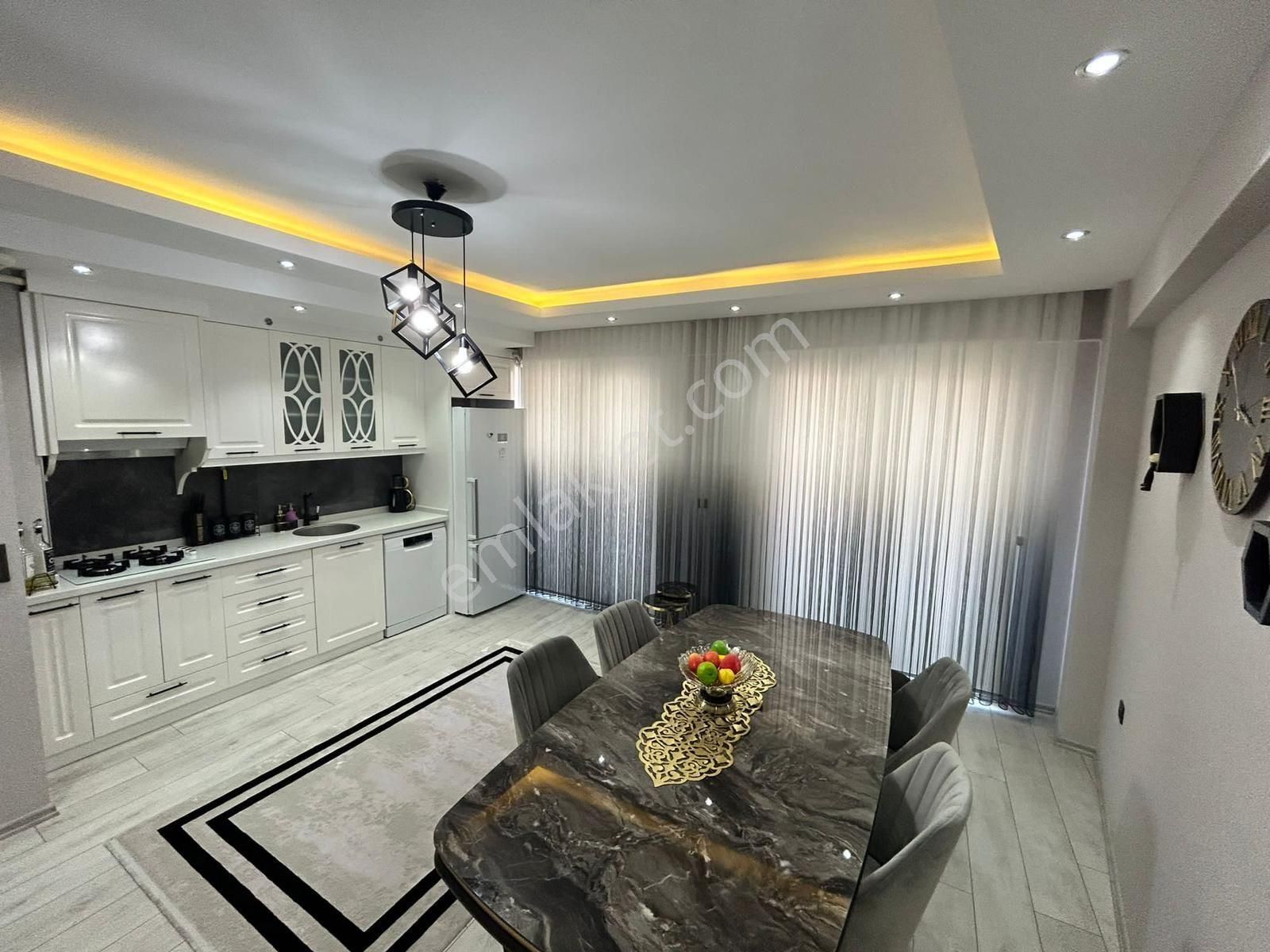 Değirmenönünde 130m2 2+1 4yıllık Asansörlü Yerden Isıtmalı Satılık Lüx Daire