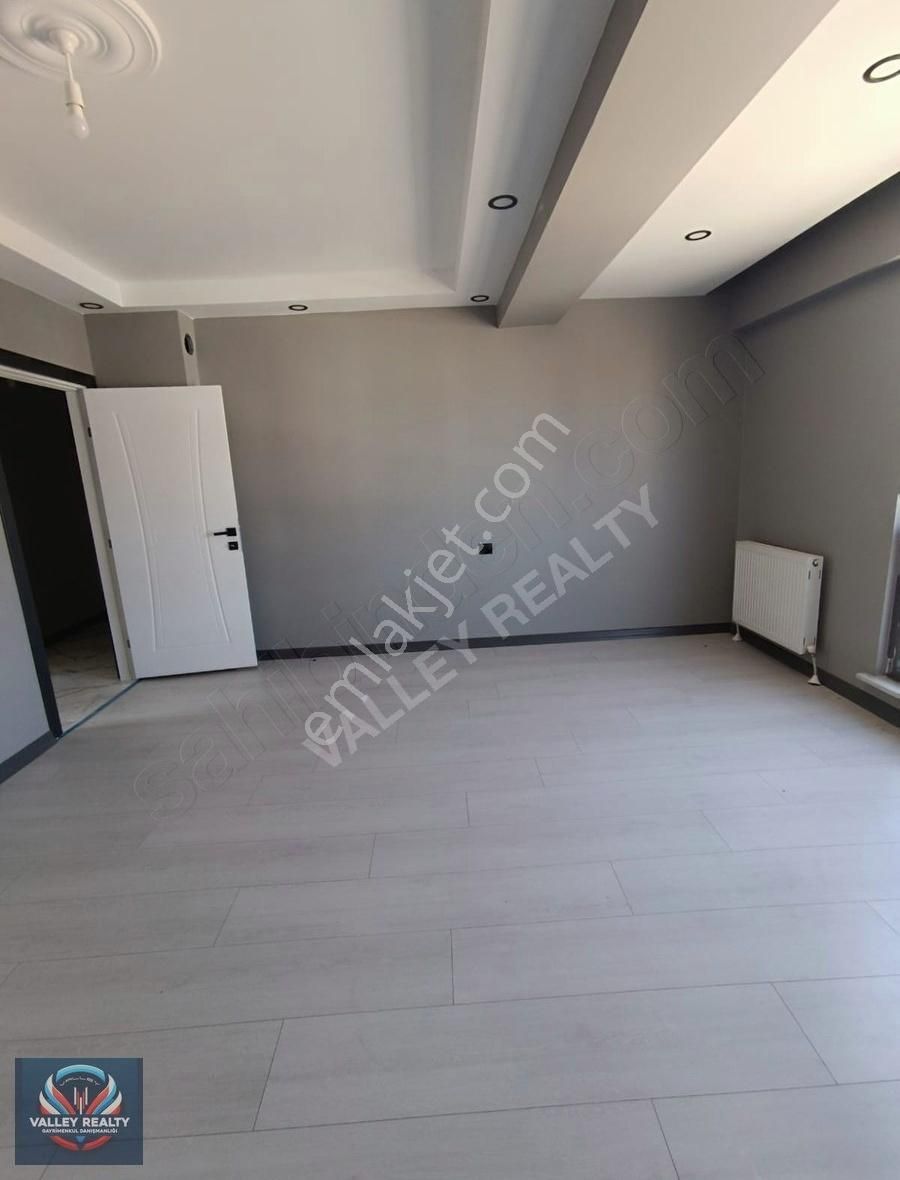 Valley Realty'den 3.katta Sıfır 2+1 Fırsatı