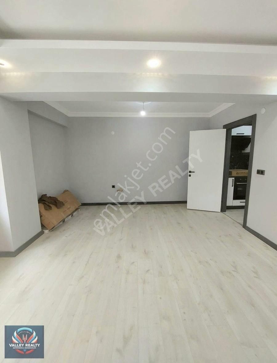 Valley Realty'den Muhittin Mah'de 1+1 Ayrı Mutfak Satılık Daire