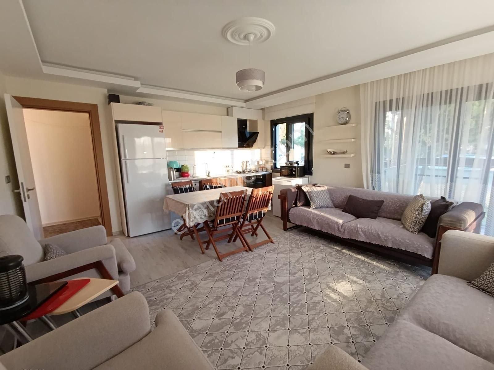 Davutlar Merkezde Acil Satılık Havuzlu Sitede 2+1 Daire