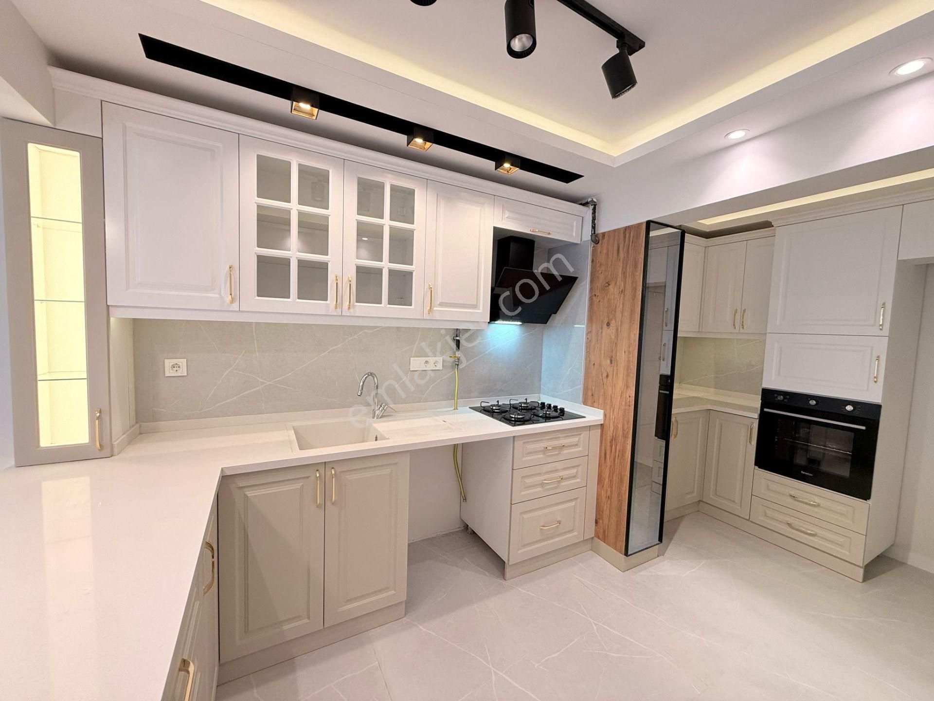 Güzelyalıda Cadde Üstü Full Bakımlı 3+1 Doğalgazlı