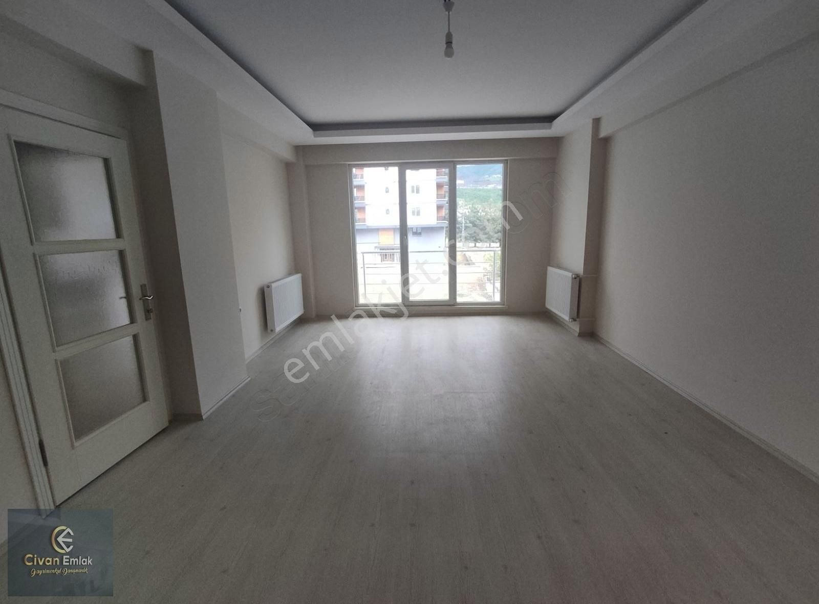 Civandan Derebahcede Genis 3+1 Otoparklı Asansörlü