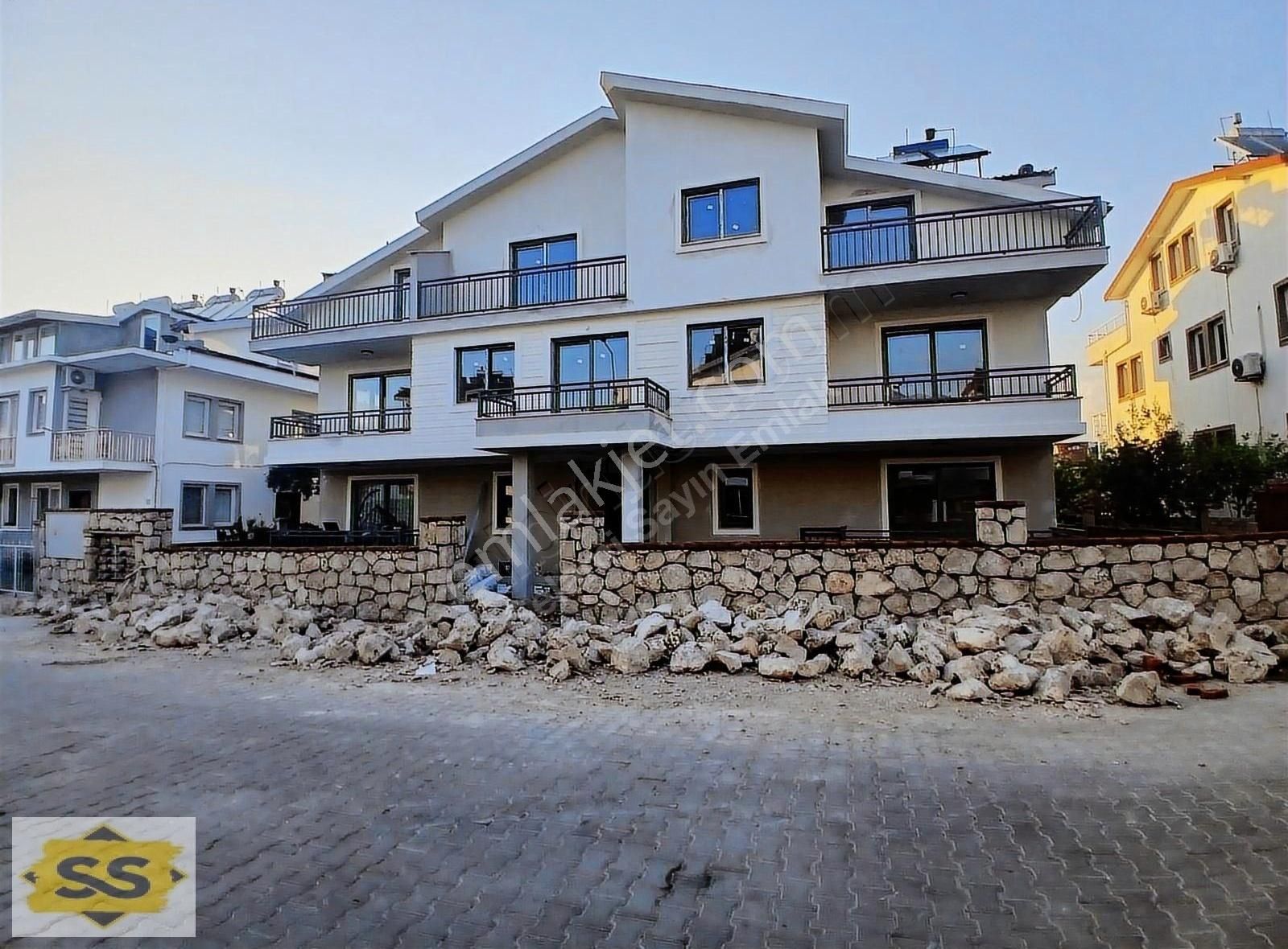Muğla Fethiye Cami Mahallesin'de Satılık 1+1 Zemin Kat Daire