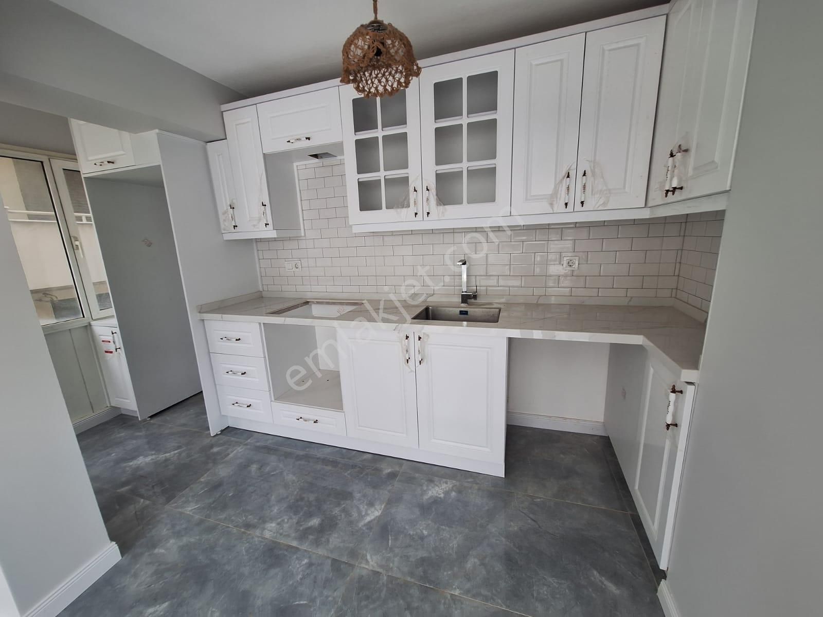 Hakimevlerinde Cadde Üstü 2+1 Full Bakımlı Doğalgazlı