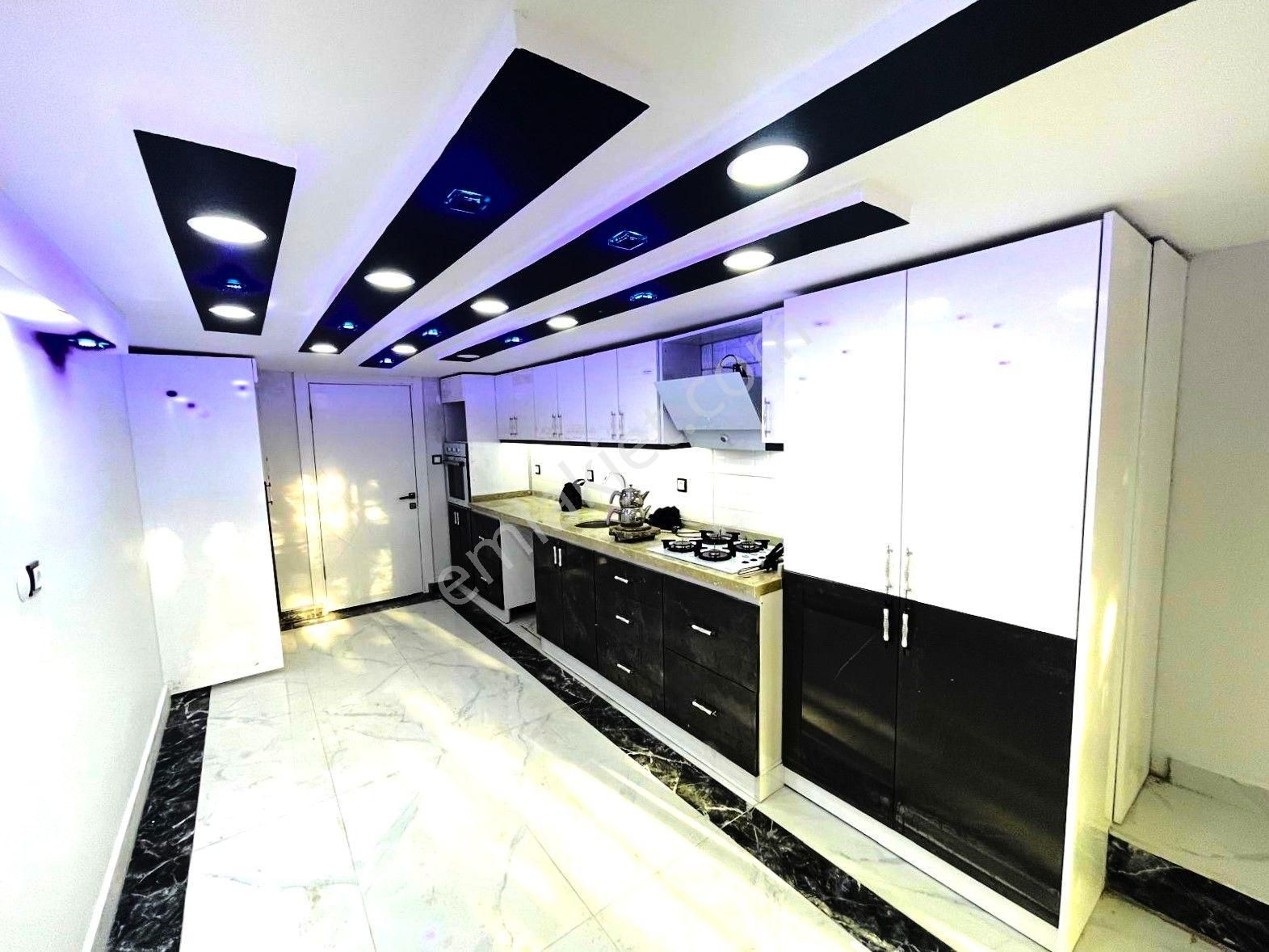 Ay Emlak'tan꧂akçay Merkez'de Denize 50 Mt Ultra Lux Akıllı Tasarım Satılık 3+1 Müstakil Villa