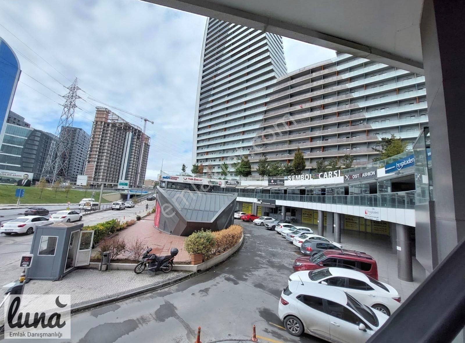Sembol İstanbul Çarşı 2.katta Net 200 M2 Kiralık Dükkan & Mağaza