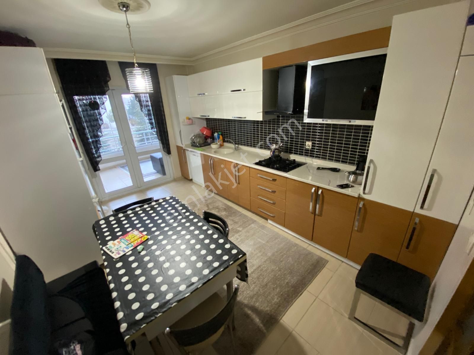 Osmanlı Mh'de 4+1 160 M² Asansörlü Bağımsız E.banyolu Ön Cephe Daire
