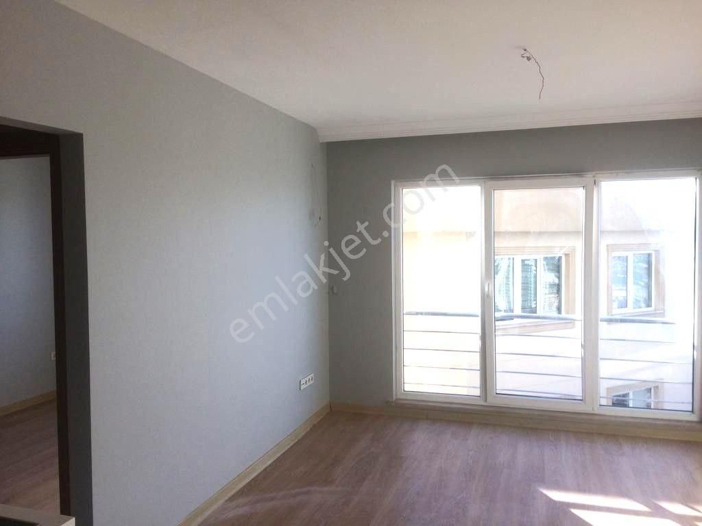 Pendik Marina Life Sitesinde Deniz Manzaralı Satılık 1+1 Daire