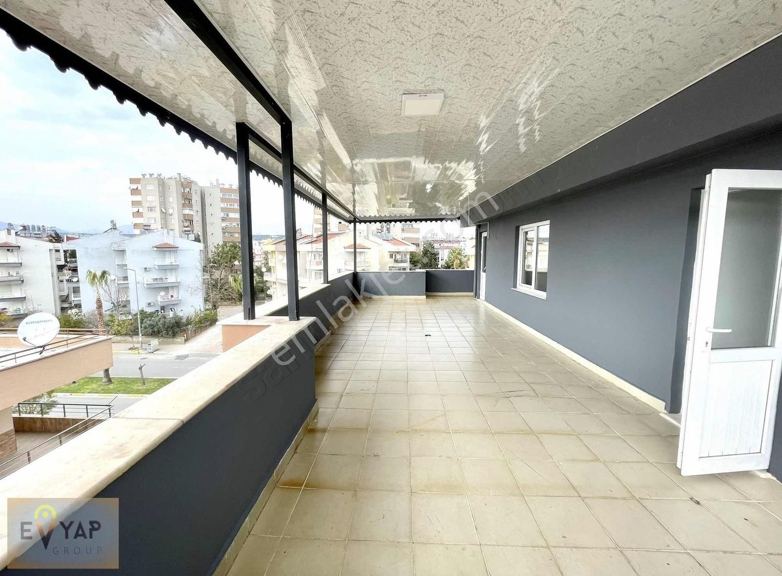 Yeşilyurtta Cadde Üstü Satılık 3+1 Dubleks Daire