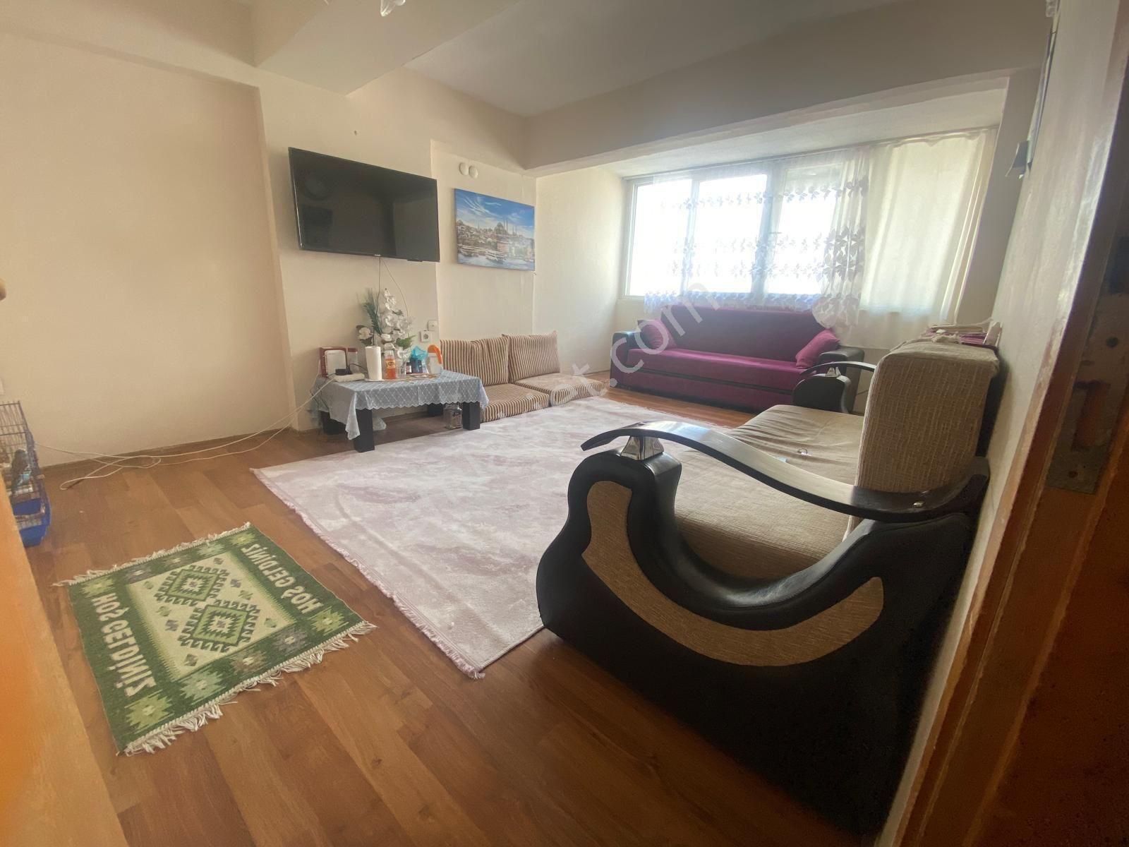 Yeşilyurt Cd. Üzeri Arakat Asansörlü Teraslı Genç Binada 90m² 2+1 Daire