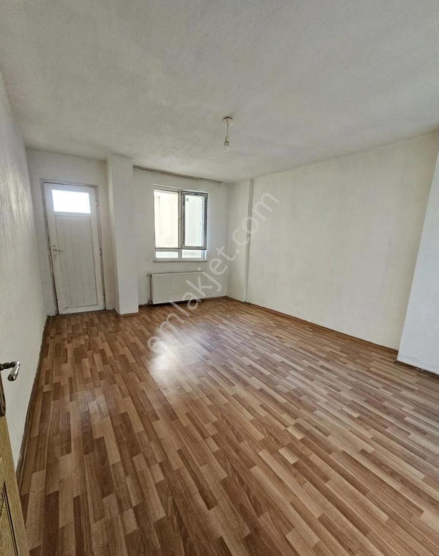 Antalya Elmalı İlçesinde Migros Avm Yanında 1+1 Sobalı Kiralık Daire