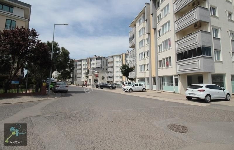 Kazimiye Mah. 3+1 /136 M2 Ebeveyn Banyolu Site İçi Satılık Daire