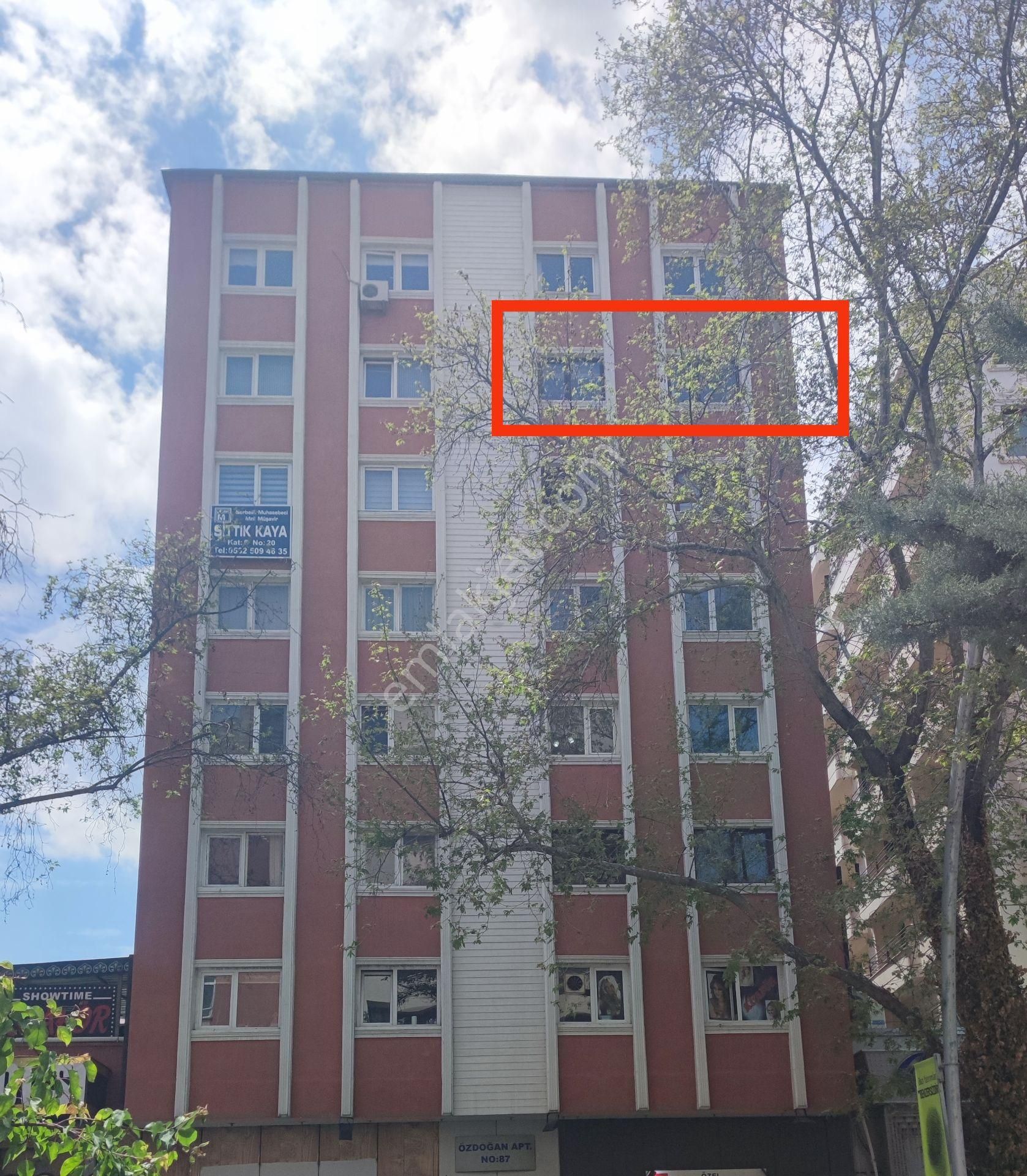 Kızılay Gmk Bulvarı Üzerinde Ön Cephe Ara Kat Satılık 2+1 Ofis