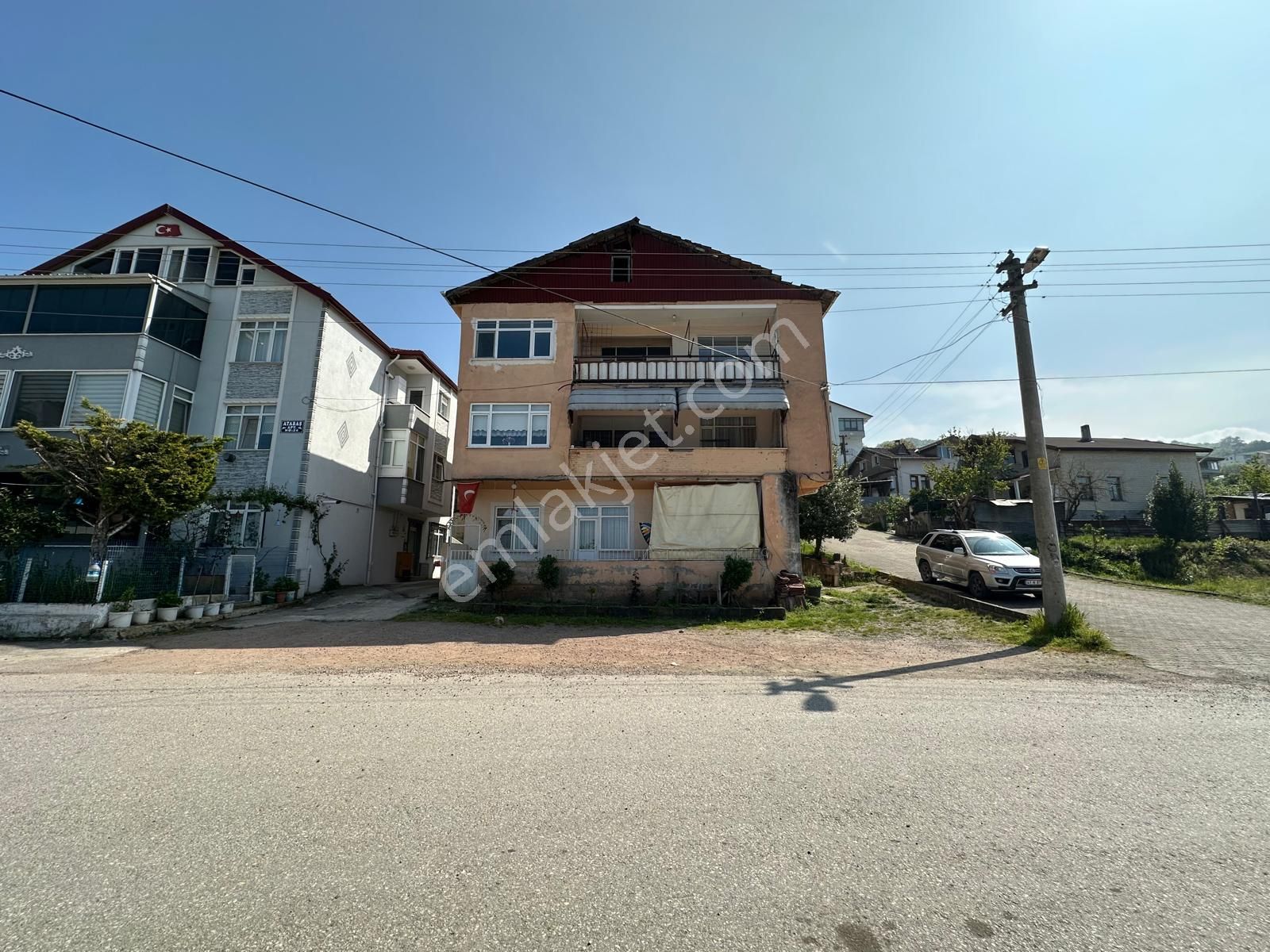 Kocaeli Gölcük İhsaniyede Satılık Manzaralı %30 3 Kat İmarlı 359m² Arsa Ve Mevcut 3 Katlı Binası