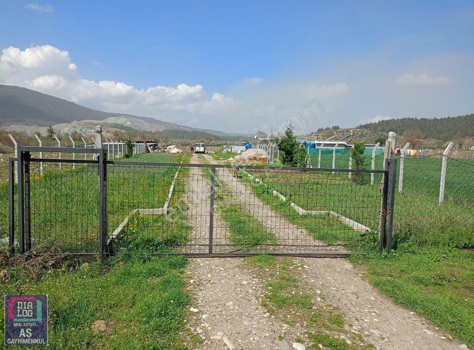 Orhaneli, Çöreler Mahallesinde Satılık Arazi.