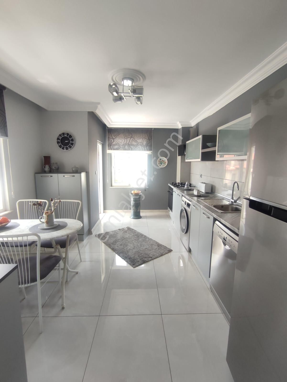 Arapsuyu Mah Tadilatlı 3+1 175m2 Dubleks