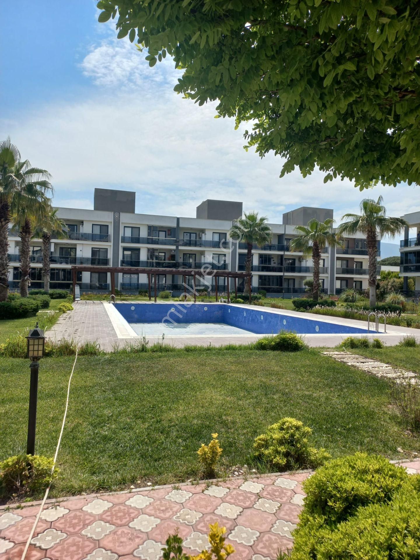 Çevik Emlak'tan Muradiye Villar Bölgesinde Eşyalı Kiralık 1+1 Daire