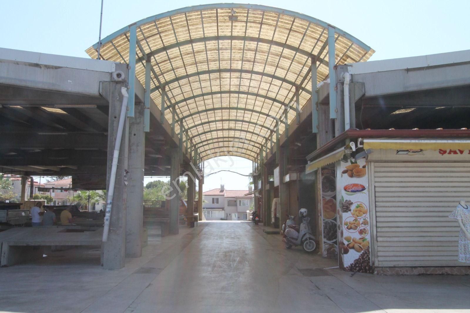 İzmir Urla Cuma Pazarında Satılık Dükkan