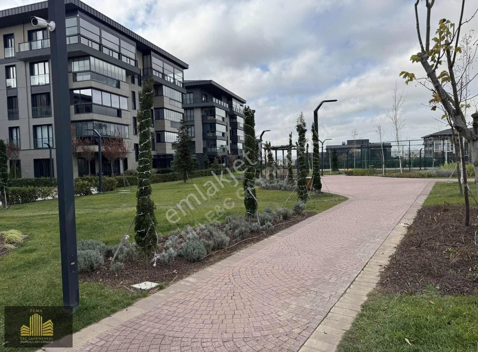 E&c Tema İstanbul 2 De Satılık 3+1 210 M2 Ful Tadilatlı Daire