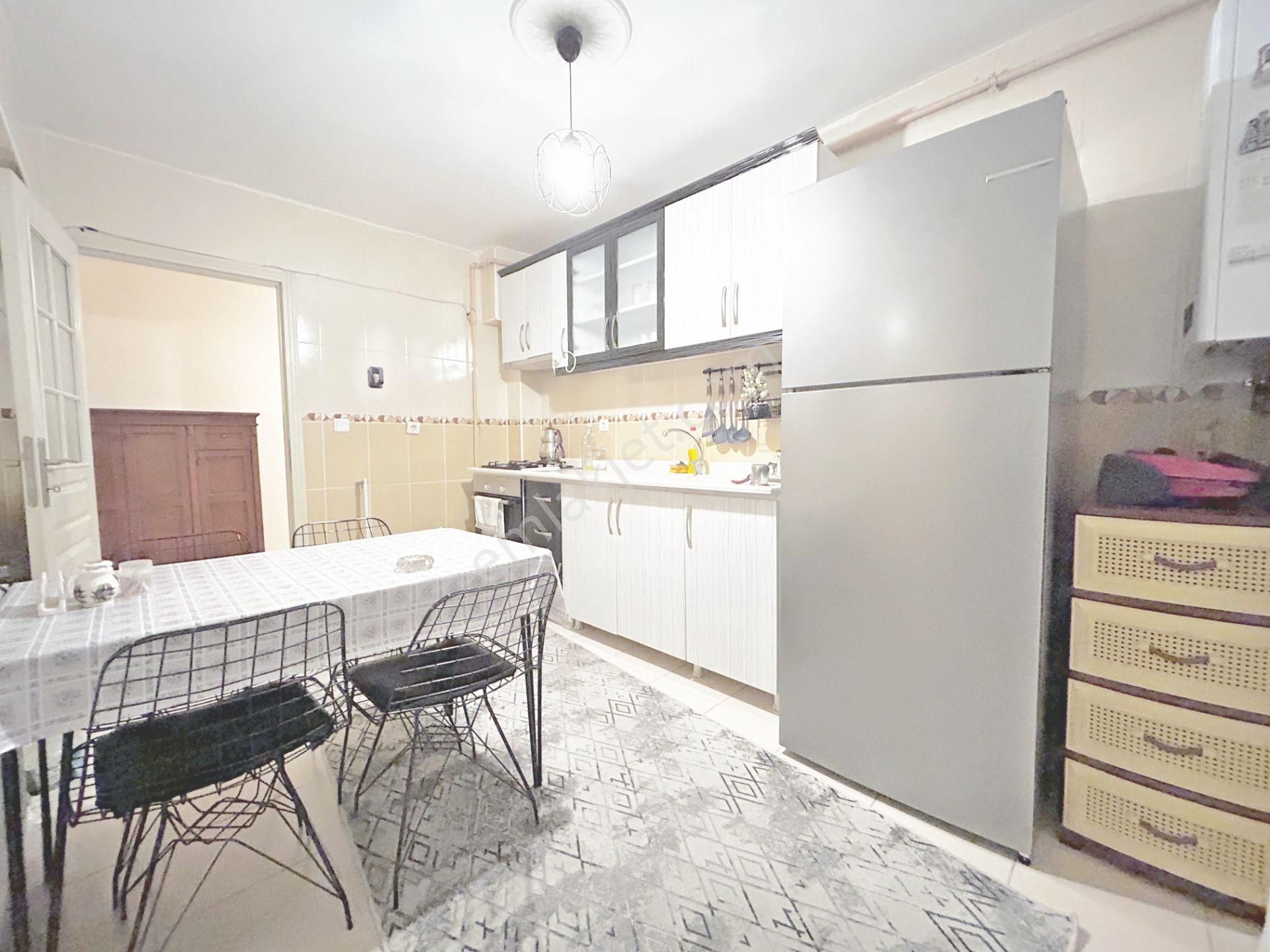 İncirli'de Cadde Üzeri 3+1 Ortakat Asansörlü Güney Cephe