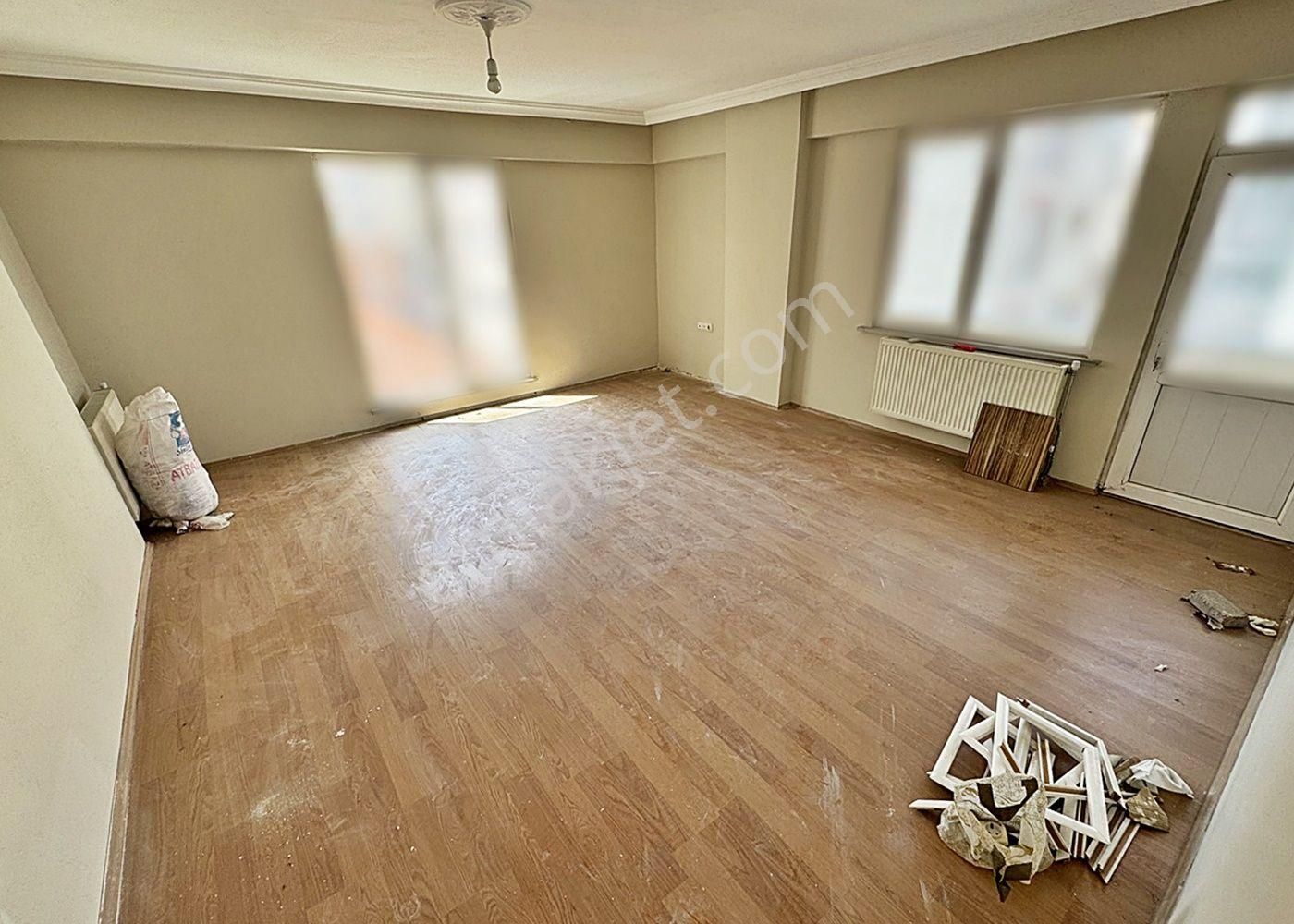 Metin Yapı'dan Ara Kat İskanlı Kombili 140m2 Acil Satılık Daire!!!