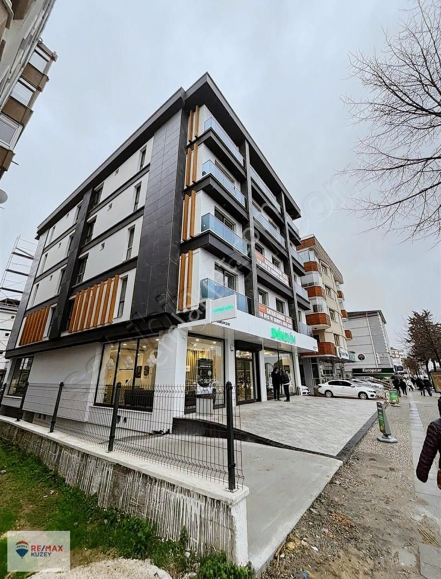 Cıty Mall Avm Yanında 1+1