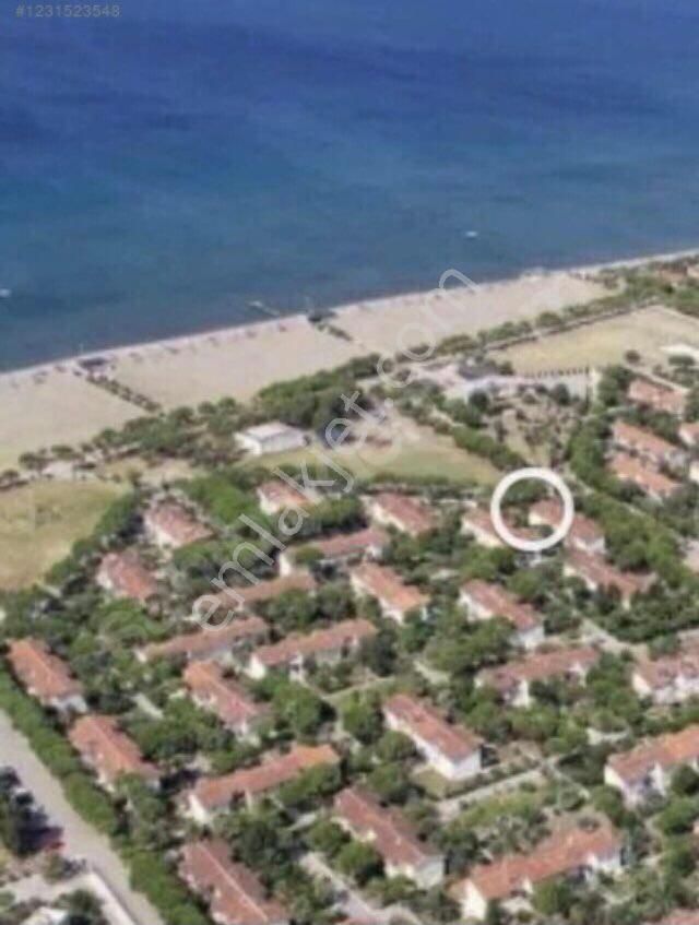 Çandarlı Tatil Köyü Denize Sıfır Site İçi Bahçeli Yazlık Villa