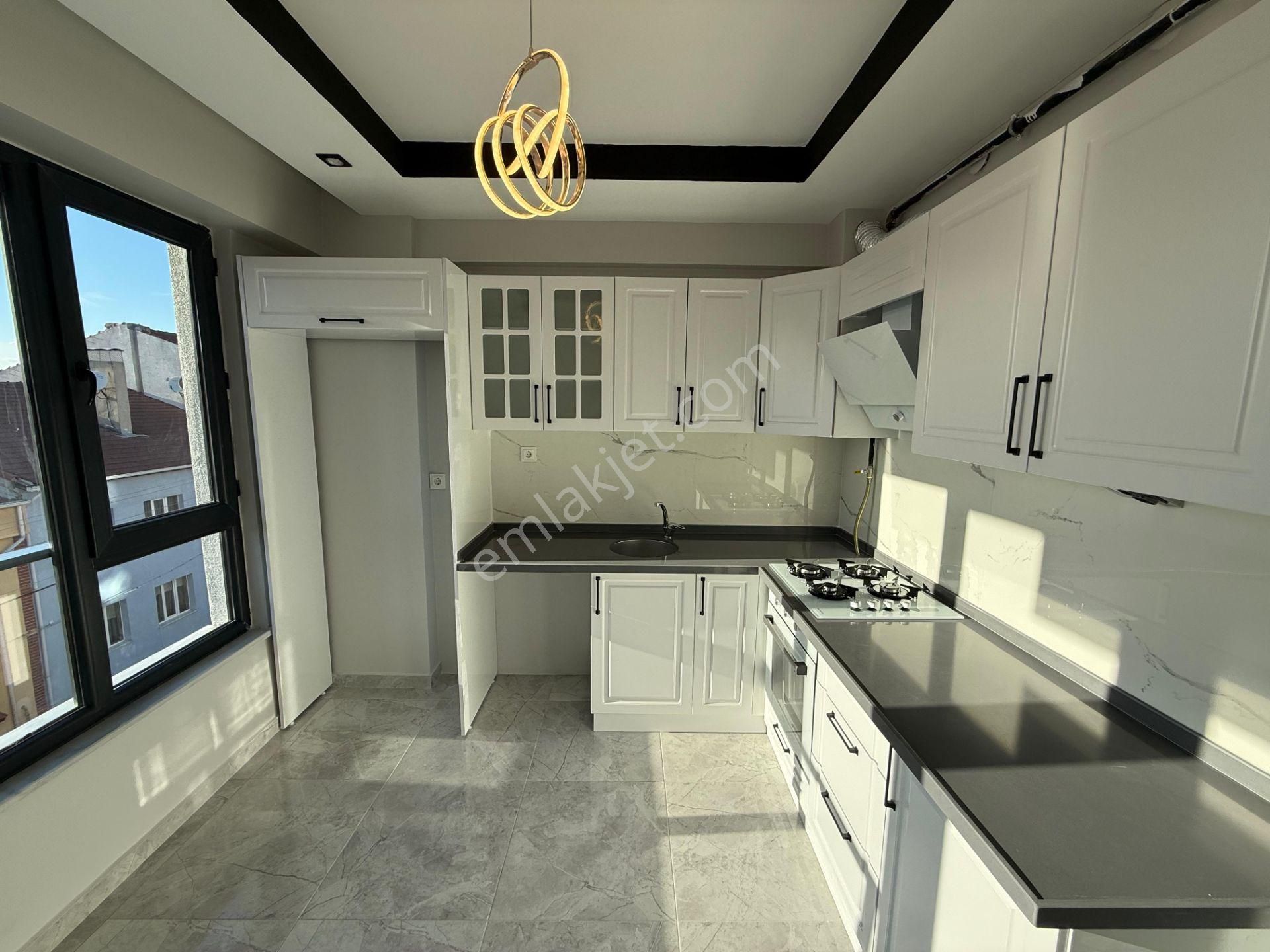 Gündüz Ökçün Bulvarı Sınırı Özel Mimari Tasarım 2+0 75 M2 Lüx Daire