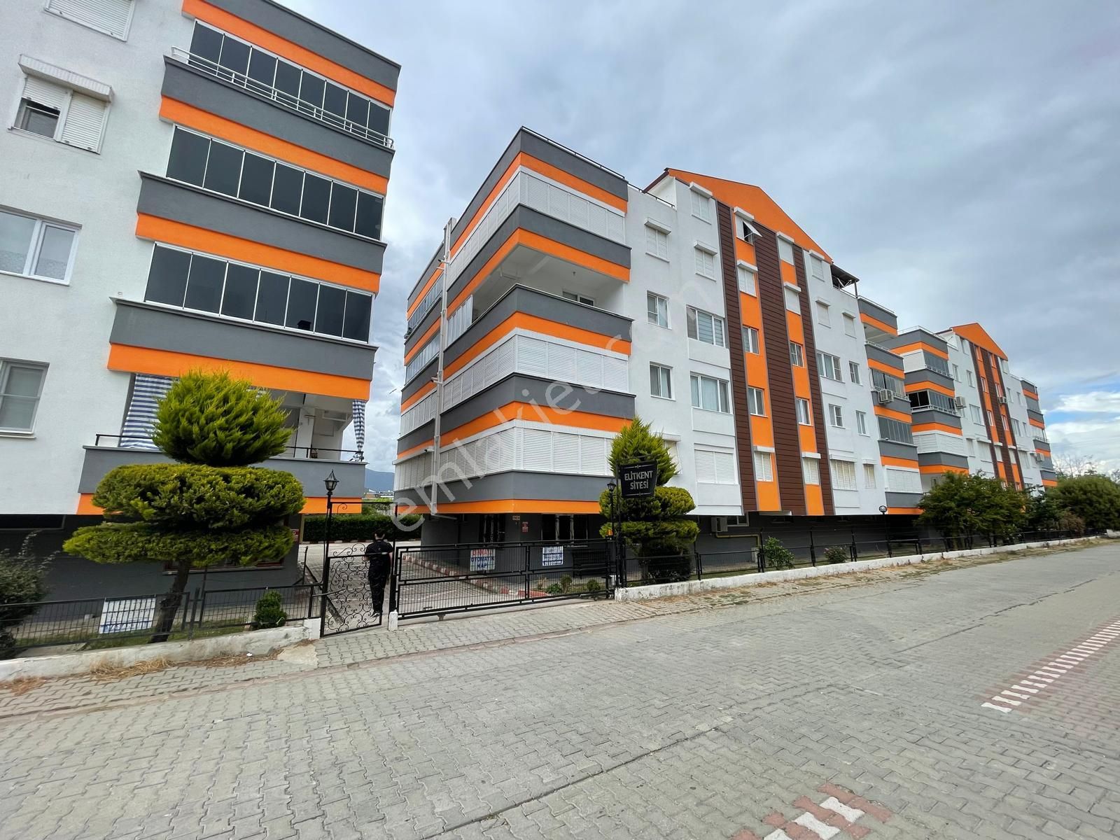 Poyraz Gayrimenkul'den Altınkum'da Satılık Havuzlu Site İçinde 2+1 Daire