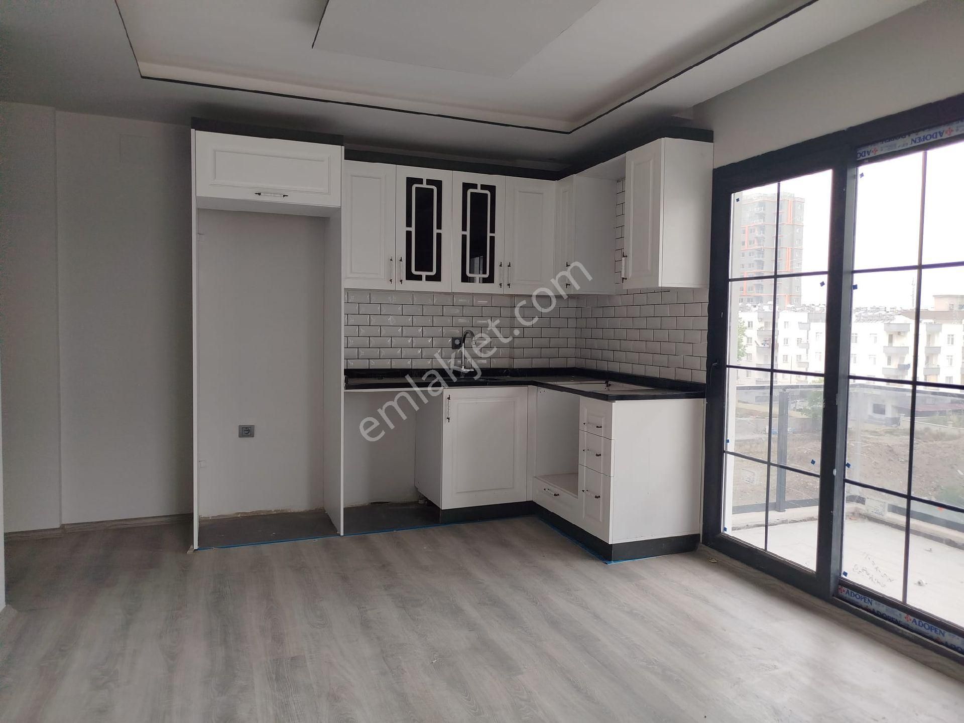 Onur Gayrimenkul'den Erdemli Arpaçbahşiş Mah Denize Yürüme Mesafesinde Geniş 1+1 Daire