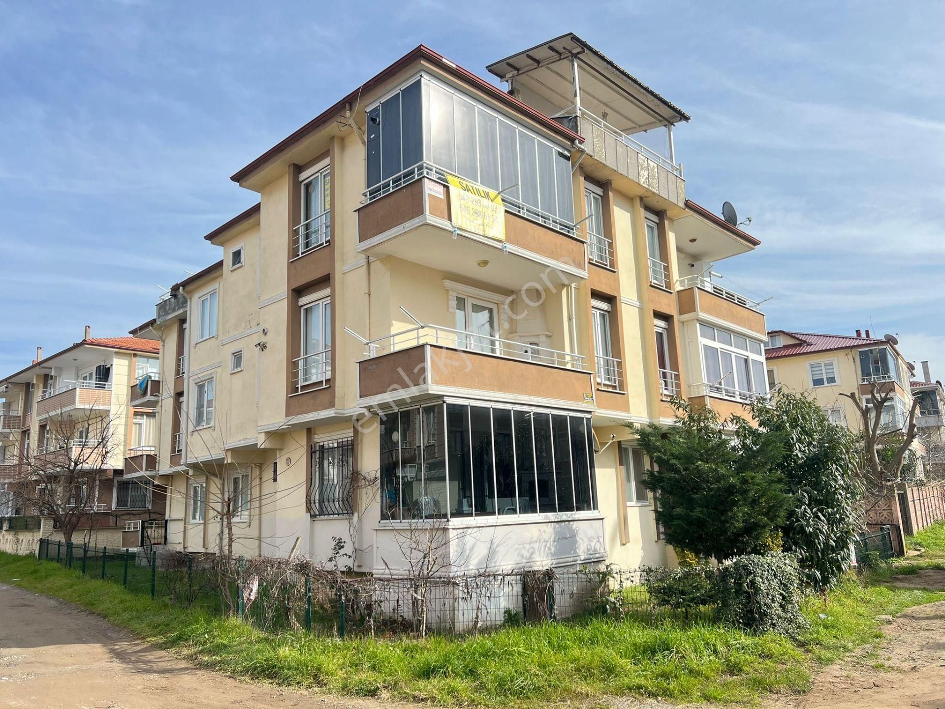 Karasuda Acık Cephe Kombili Cam Balkon Eşyalı Kısmen Deniz Görür