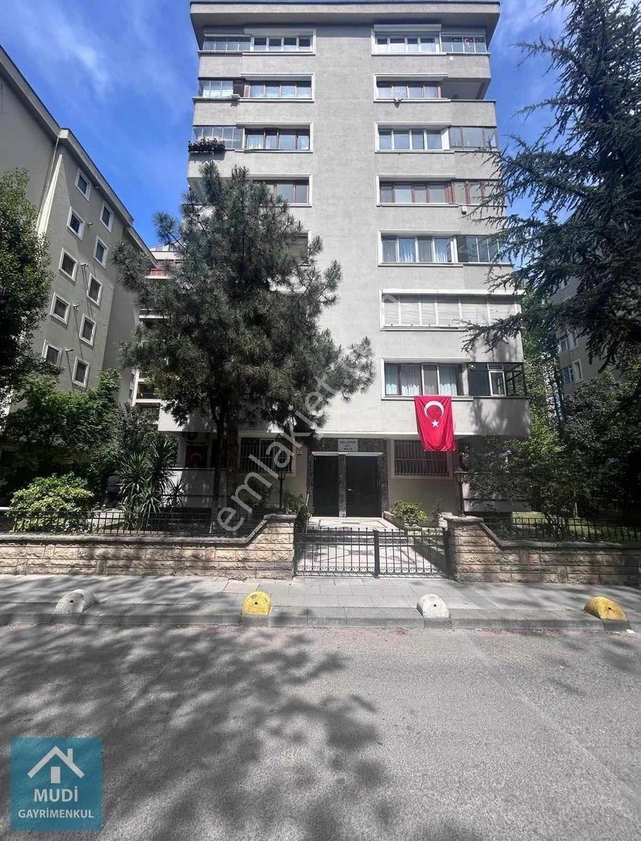 Feneryolunda Eyüppaşa Sokakta Kiralık 4+1 Daire