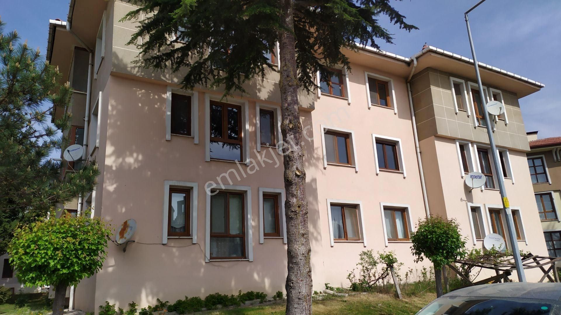 Bolu Merkez Kalıcı Konutlarda Ara Kat 3+1 Kiralık Daire (merkez Camii Yanı)