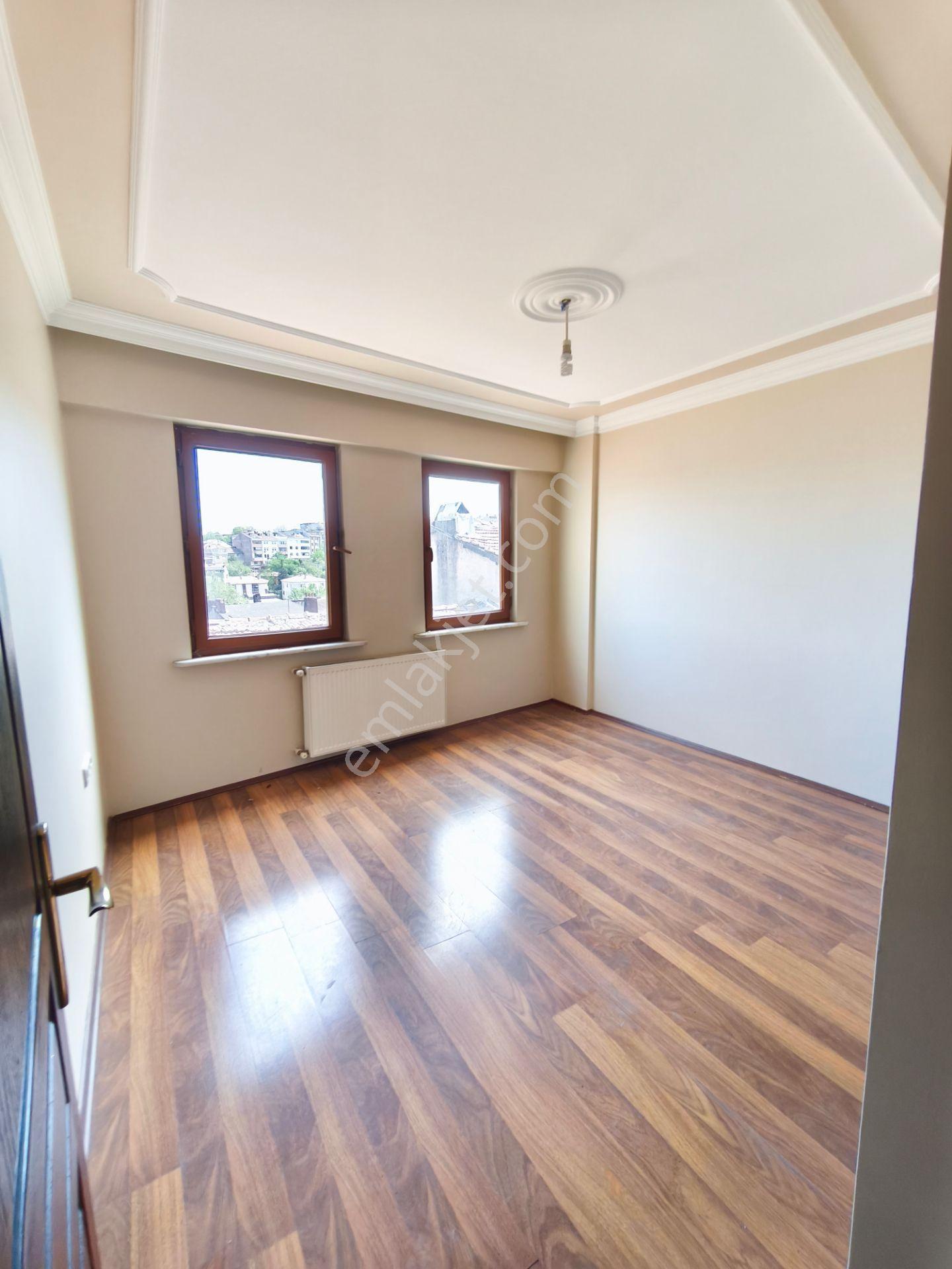 Eyüp Düğmeciler, 3+2 Ters Dublex , 15-16 Yıllık , Çok Havadar , Bakımlı , Masrafsız,bahçeli - Görsel 3