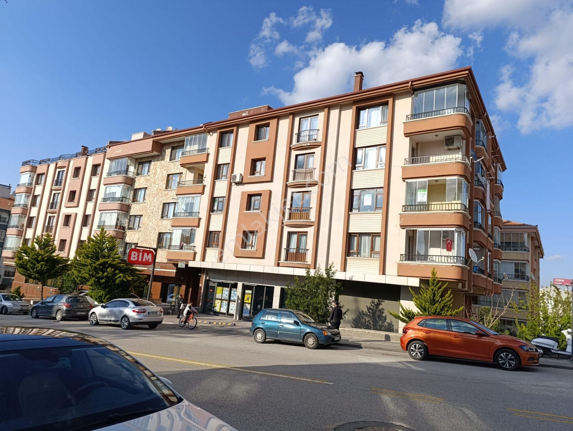 Çankaya Lizbon Cadde Üzeri Ara Kat Asansörlü Satılık Daire