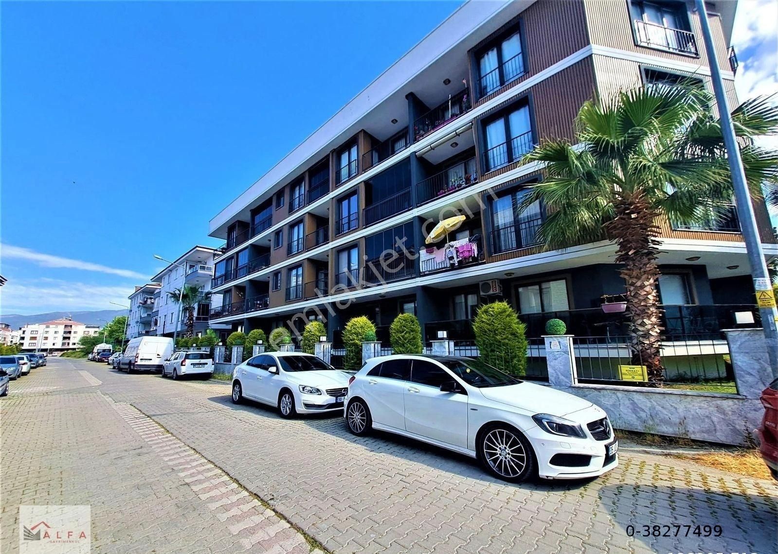 Akçay'da Alfa Gayrimenkul'den Ön Cephe Asansörlü Doğalgazlı Kapalı Otoparklı 2+1 Daire