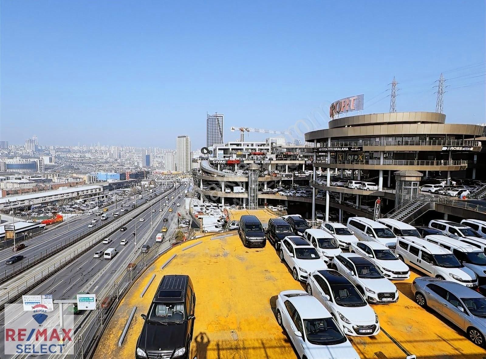 Otoport Otomobil Avm'de 1200 M2 E5 Cepheli Satılık Dükkan