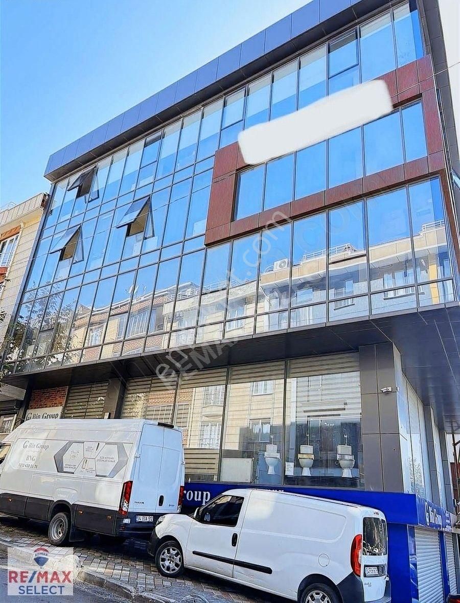 Bağcılar 100.yıl'da Tem'e Cepheli 1600 M2 Komple Satılık Bina
