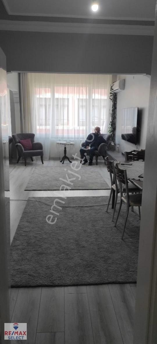 Remax Fuat Demirelli Ana Cadde Ye Paralel Fırsat Daire