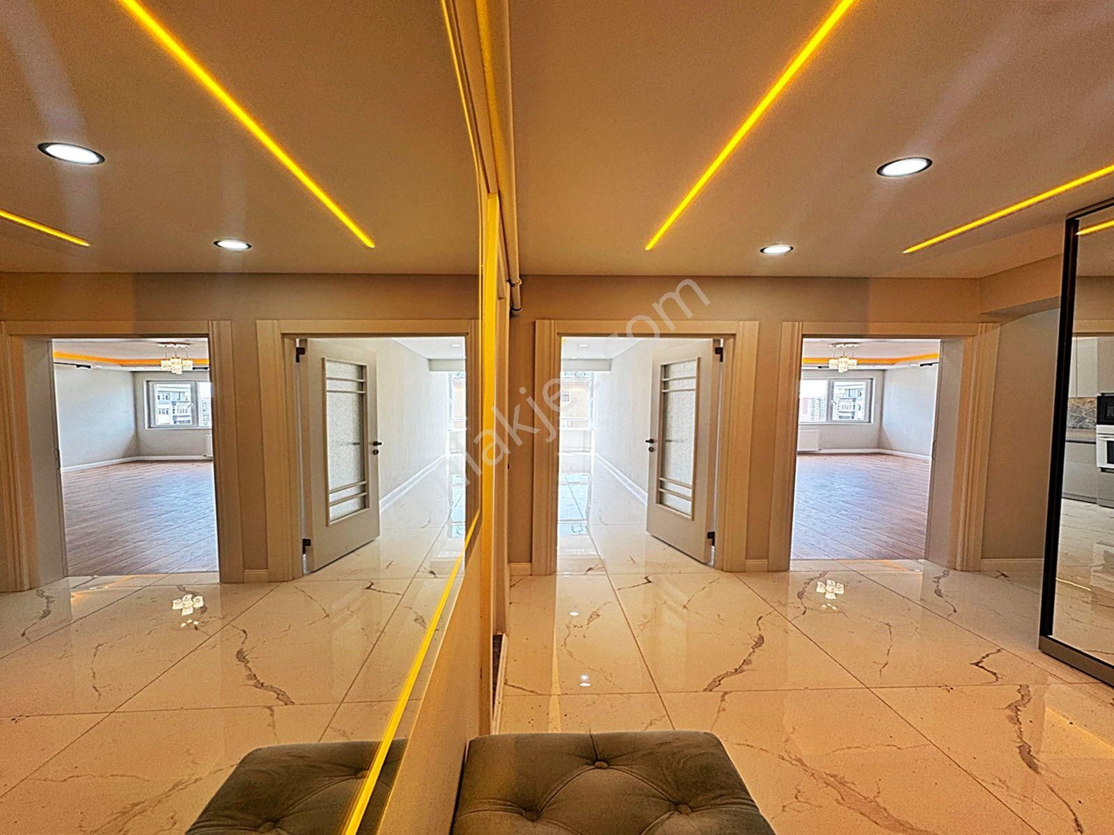 Beylikdüzü Barış Mahallesinde 3+1 145 M2 Şık Tasarımlı Ebevyn Banyolu Satılık Daire!!!