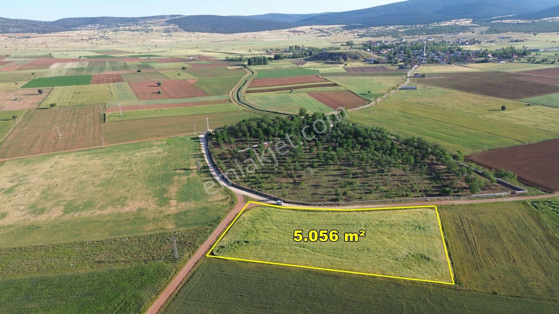 Akören Karahüyük De 5.056 M2 Müstakil Tapulu Arazi