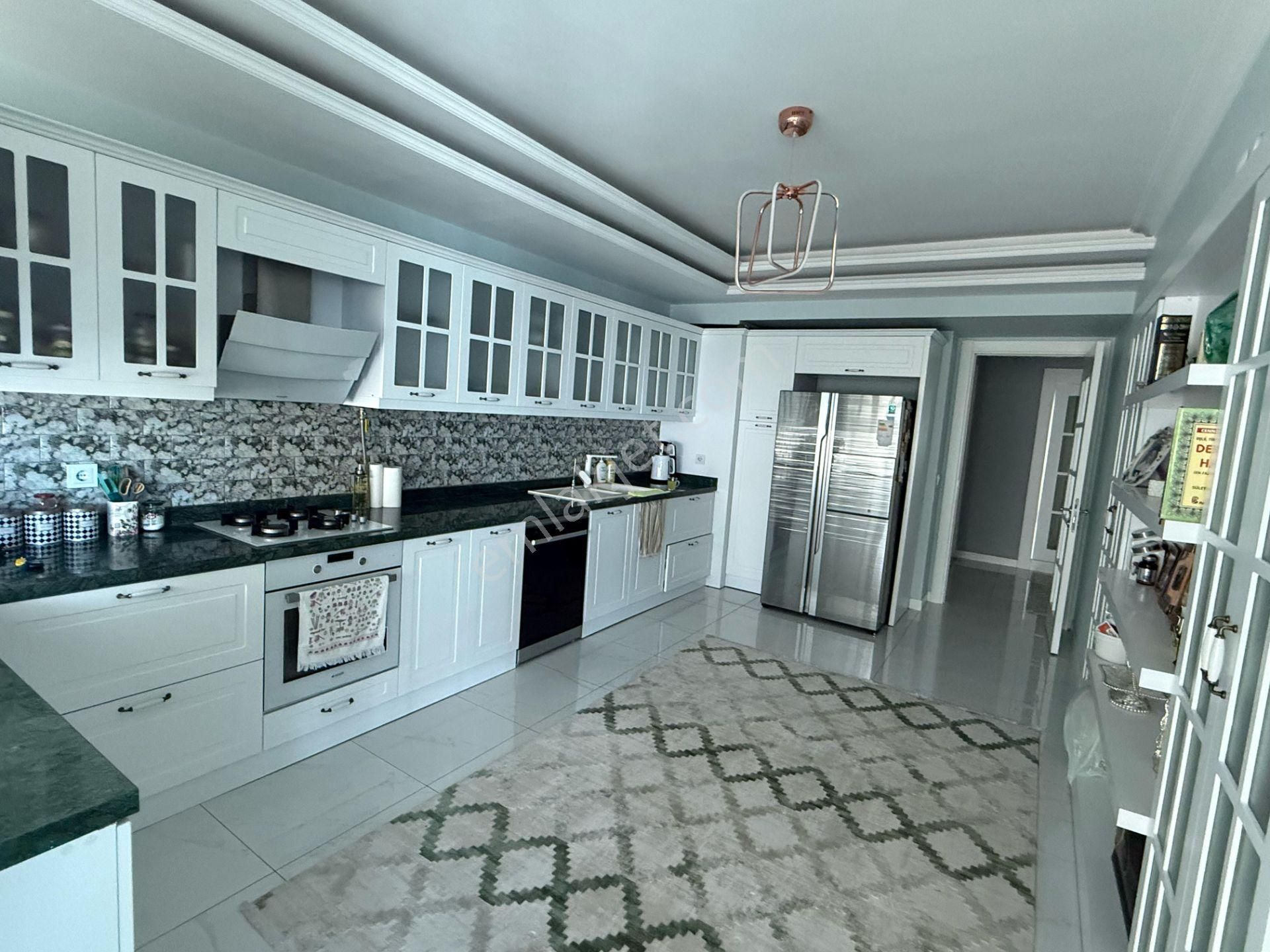 Grand Group'tan 50 Mt Yol Üzeri Ultra Lüx 5+1 Satılık Daire