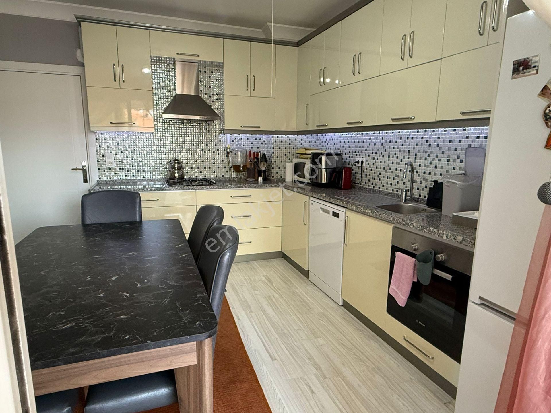 Manisa Salihli Yörük Mah Satılık Site İçinde 3+1 180 M2 Doğalgaz Isıtmalı Daire