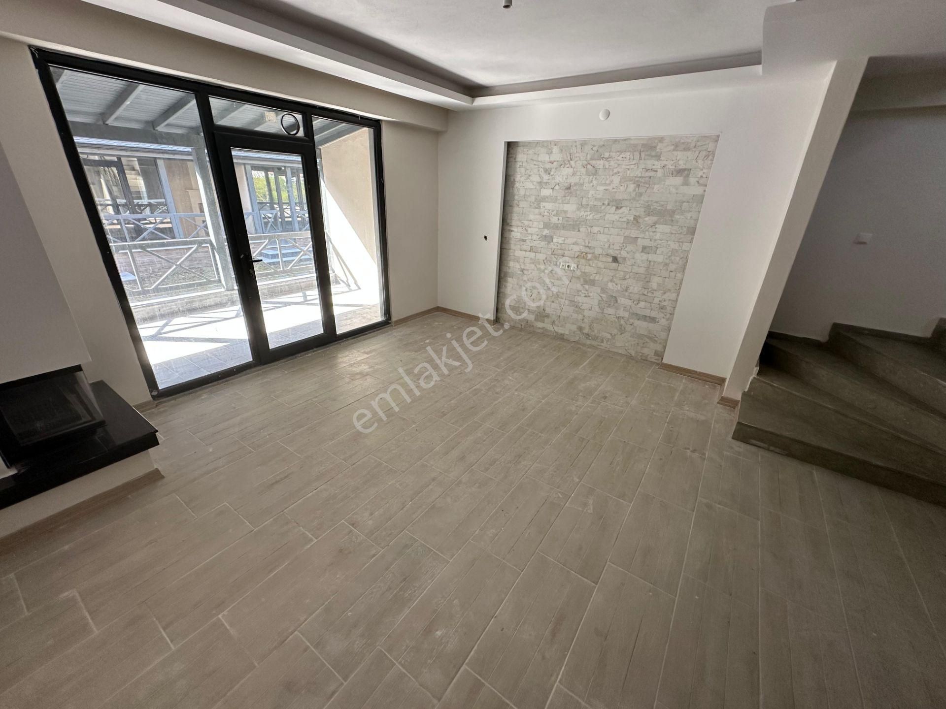 Turyap Sinan Varlık'tan Satılık Şömineli 2+1 Sıfır Dubleks Villa - Görsel 11