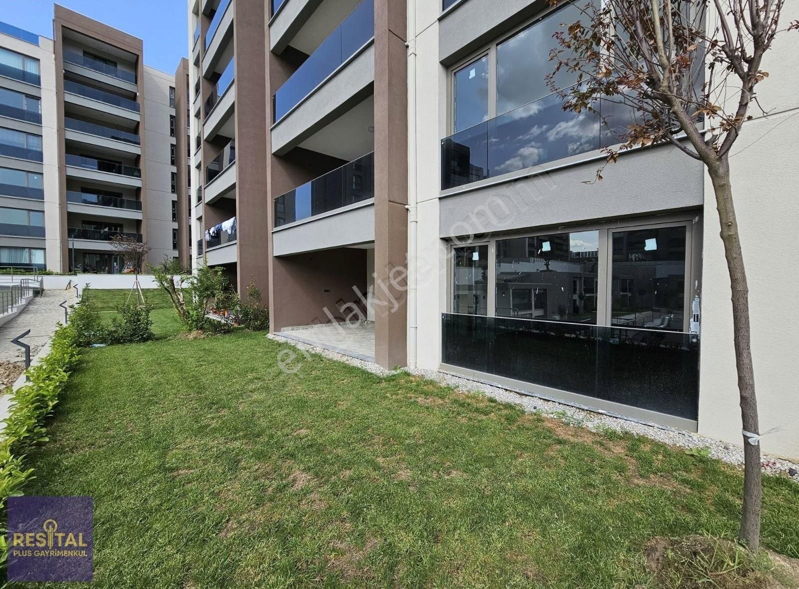 Batuhan Demiryakanoğlu Balat Zümrüt Sitesi Bahçe Kat Satılık 3+1