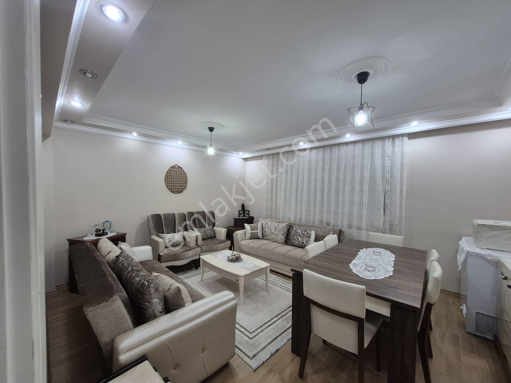 Buca Çamlıpınar Mah.'de Arakat Satılık 3+1 Daire