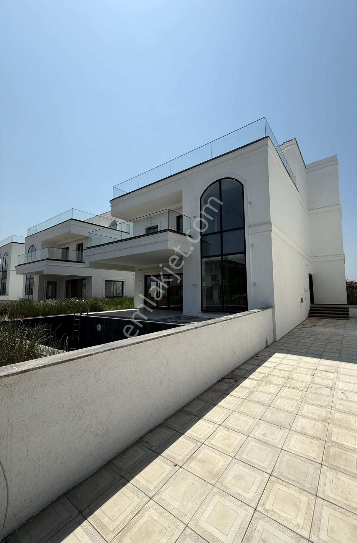 Özel Tasarım Müstakil Havuzlu Ve Asansörlü 4+1 Triplex Villa