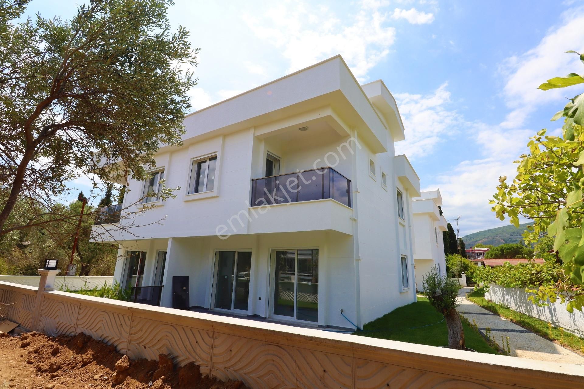 Edremit Güre'de Satılık Satılık 5+1 Sıfır Villa - Görsel 2